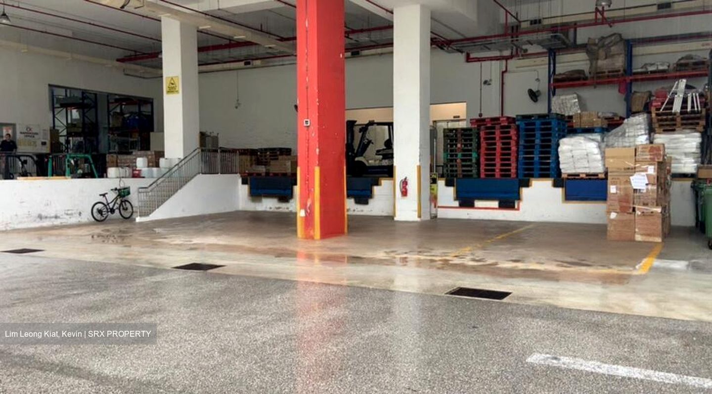 Form Industrial Building (D18), Factory #473989571